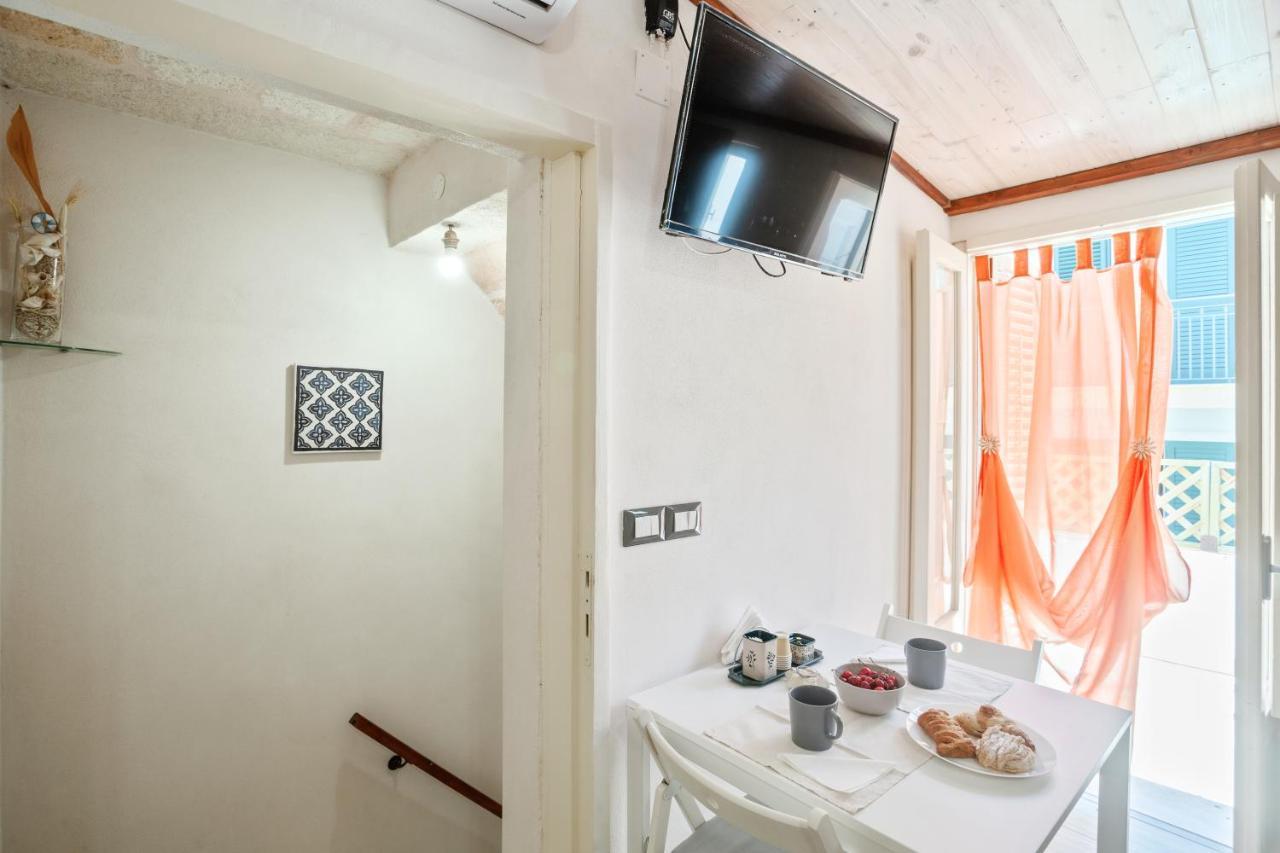 דירות פולינאנו א מארה Tiny House 19 Terrace Aparment מראה חיצוני תמונה