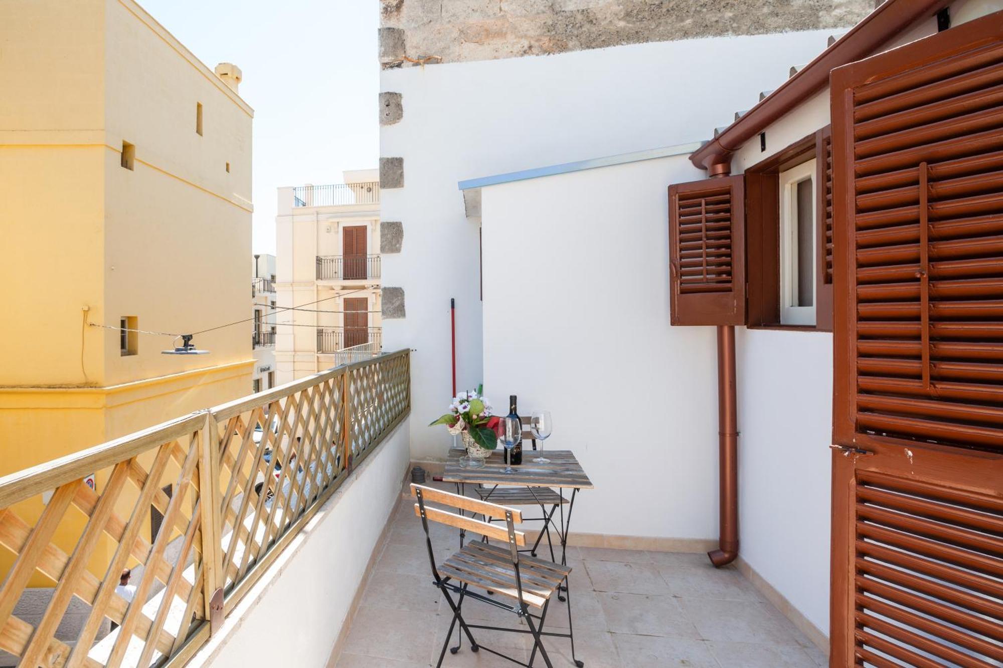 דירות פולינאנו א מארה Tiny House 19 Terrace Aparment מראה חיצוני תמונה